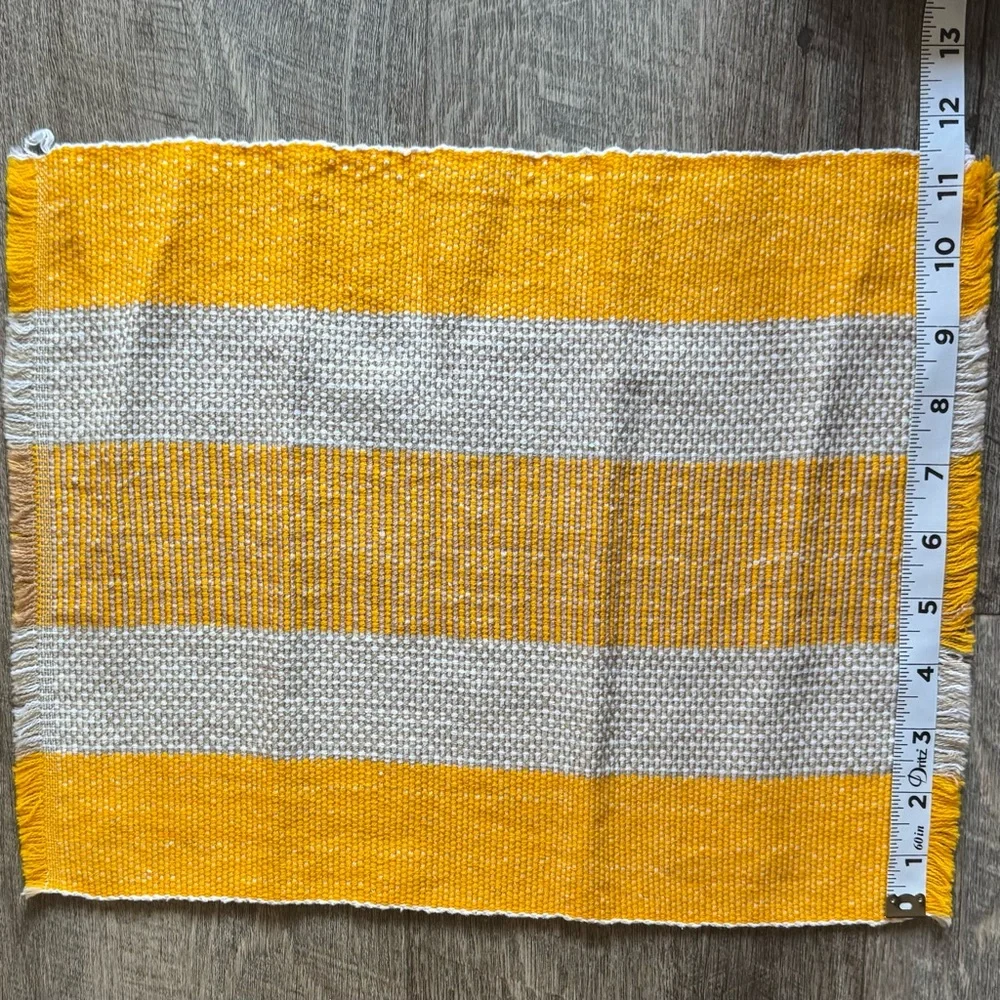 N/A set yellow